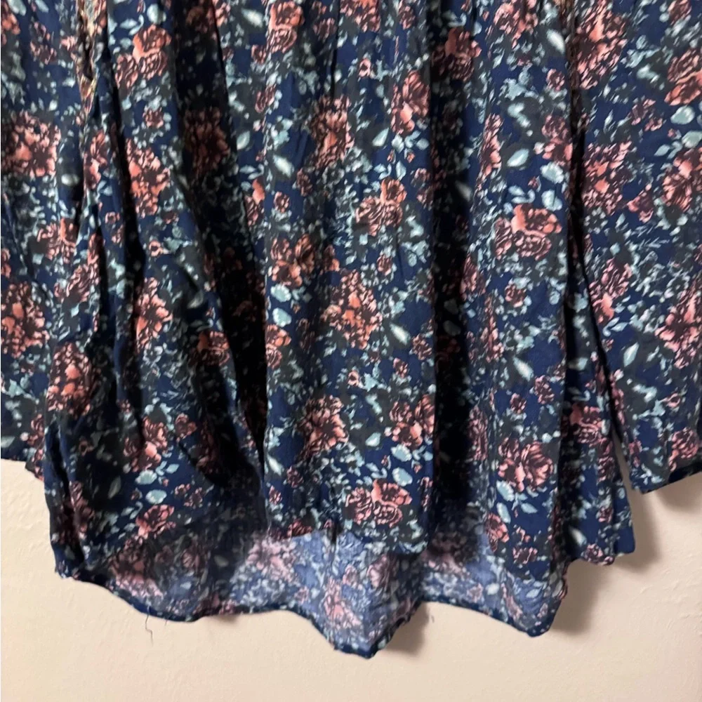 Gimmicks by BKE floral boho top Size Large - Picture 3 of 9